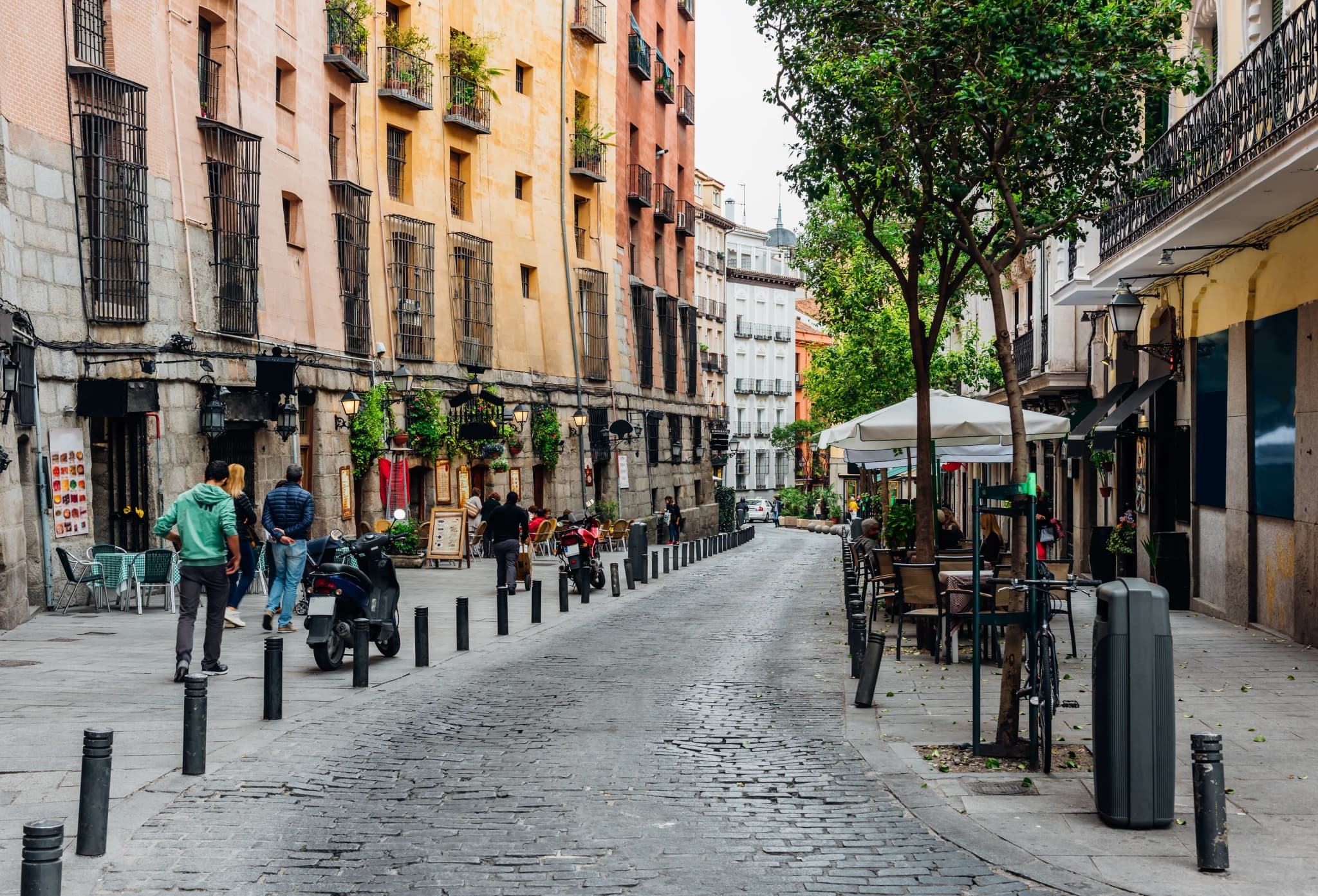 Relocating to Spain from the USA: Tips, Costs, and Visa Options
