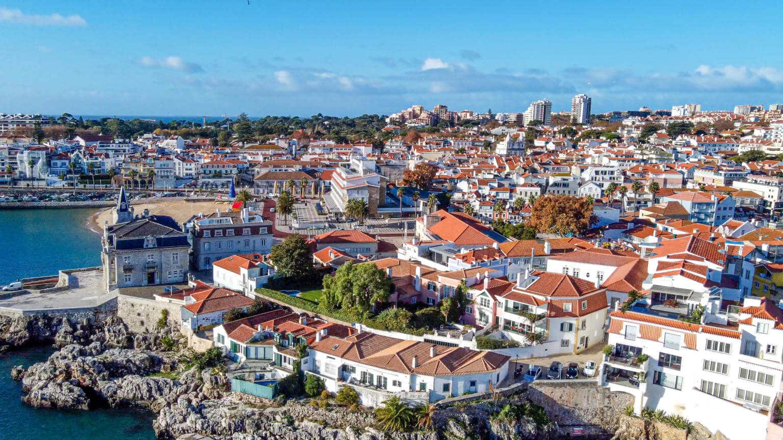 How Many Residence Permits and to Whom Has Portugal Issued Since the Beginning of 2022