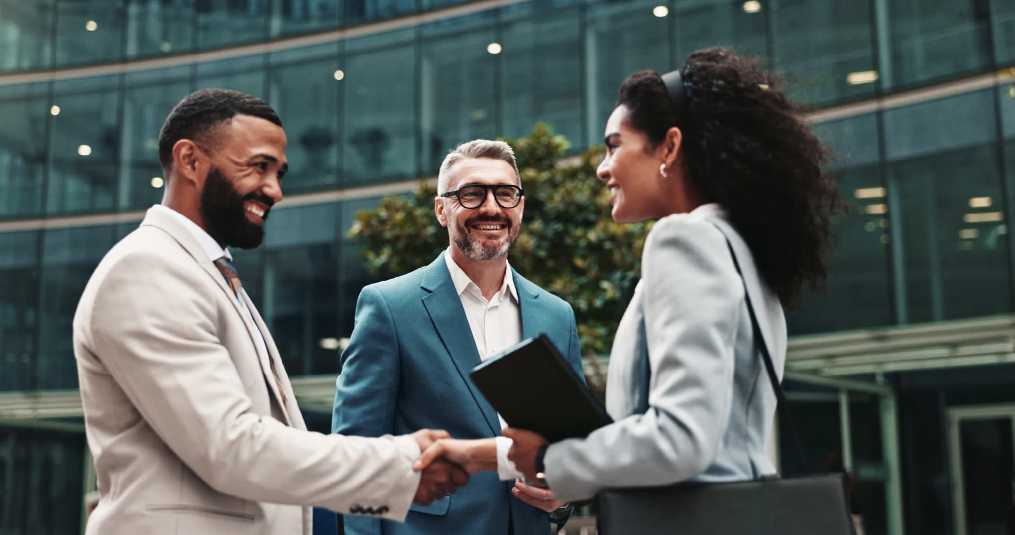 How to Choose a CBI Agent: Expert Tips, Red and Green Flags 2026