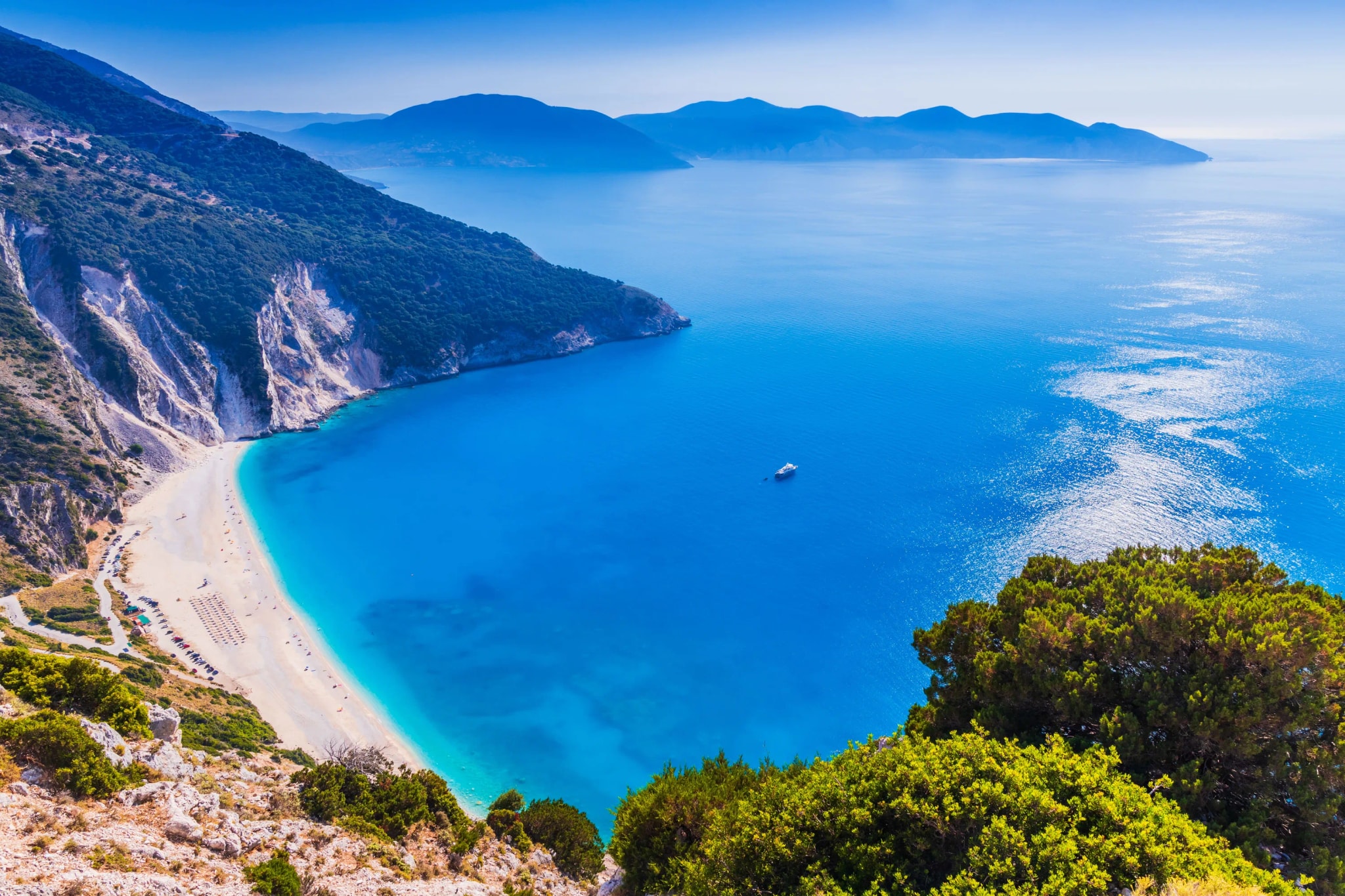 italy vs greece golden visa benefits