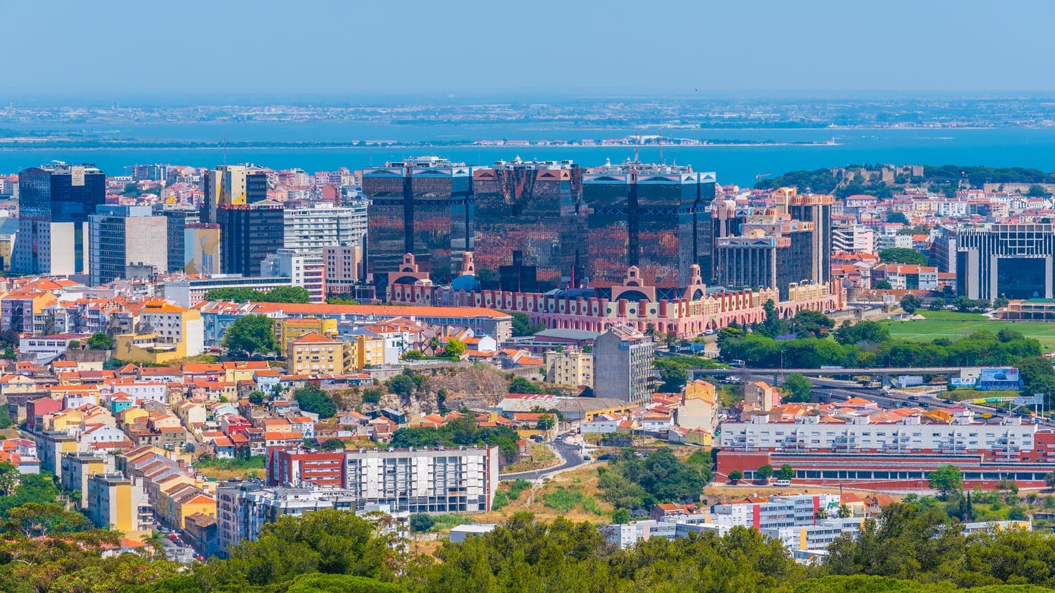 Portugal D2 Visa: How Entrepreneurs Can Get Residence and Thrive